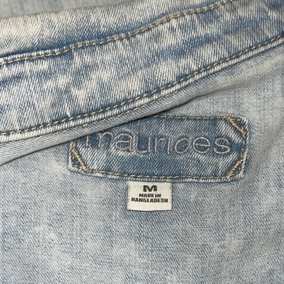 Maurices Oversized Boyfriend Denim Jacket Acid Wash Raw Hem Stretchy Medium - Picture 4 of 8